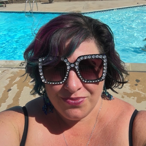 Meet your Posher, JuliStar - Picture 1 of 1